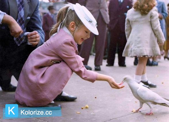 [colorized] Trafalgar Square, London 1961