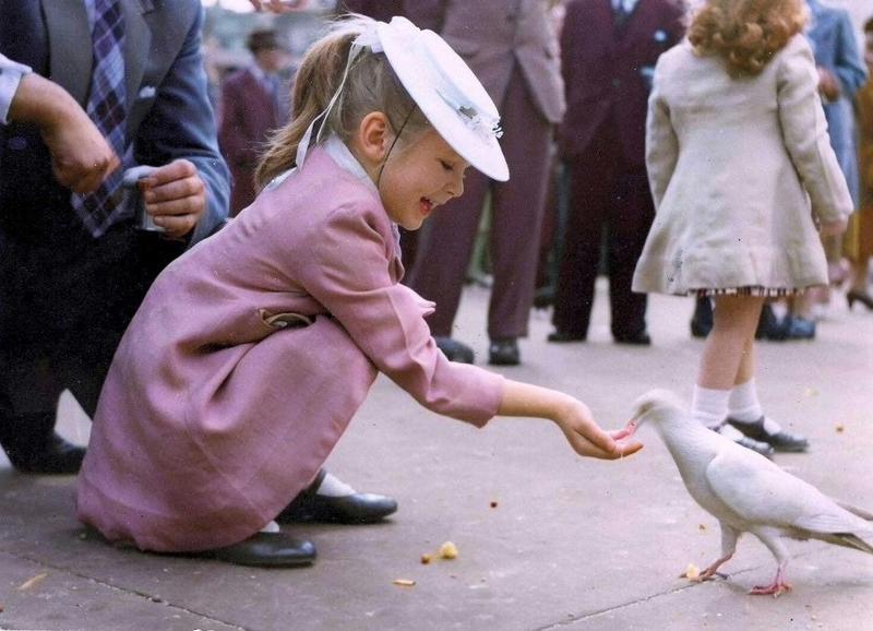 [colorized] Trafalgar Square, London 1961