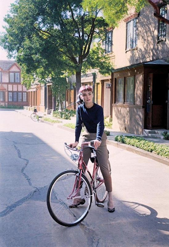 [colorized] Audrey Hepburn photographed by Mark Shaw on the Paramount Studios lot, 1953