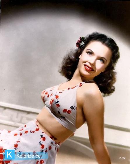 [colorized] Gloria Jean in 1940s