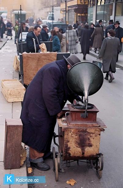 [colorized] A photograph from whitechapel, london, in 1952.