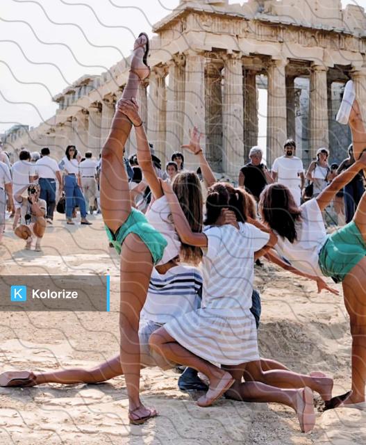 [colorized] Photographs of summer tourists in Greece, 1983 by Tod Papageorge.