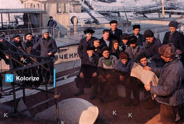 [colorized] 