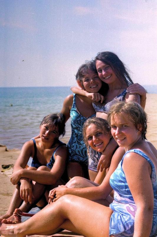 [colorized] Students of the Rostov Civil Engineering Institute (RISI), Gizel-Dere, USSR, September 1972 (photo by Vyacheslav Argenberg)