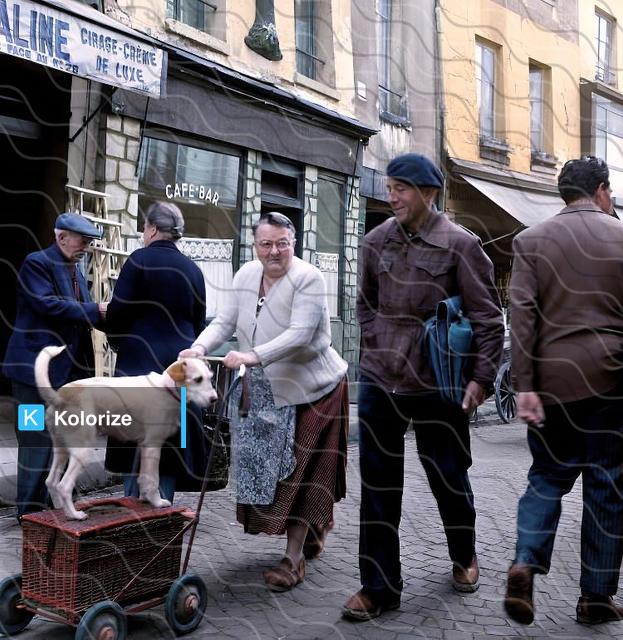 [colorized] Robert Doisneau. 
Rue Mouffetard 
1951. Paris