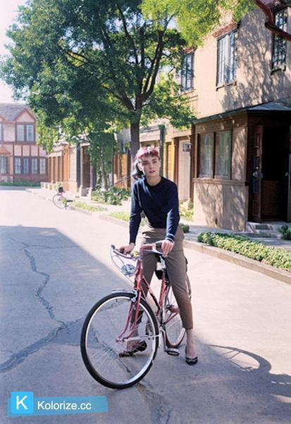 [colorized] Audrey Hepburn photographed by Mark Shaw on the Paramount Studios lot, 1953