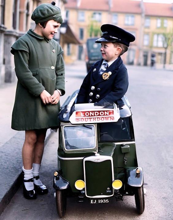 [colorized] London, 1930s
