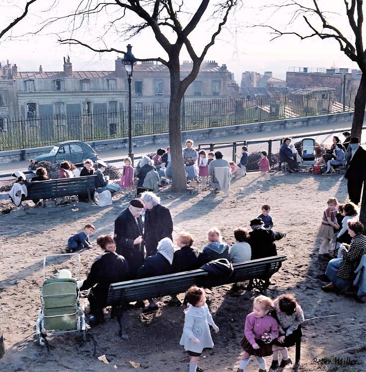 [colorized] Peter Miller. Montmartre, 1950s, Paris